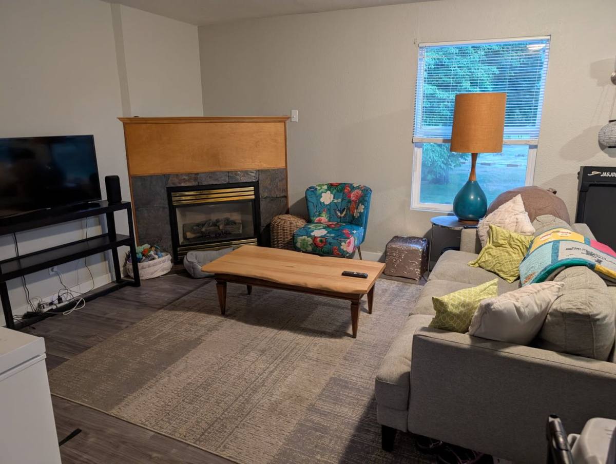 Townhouse for rent at 1413 Park Ave, Bremerton, WA 98337