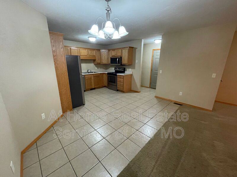 Apartment for rent at 931 N Madison Ave, Republic, MO 65738