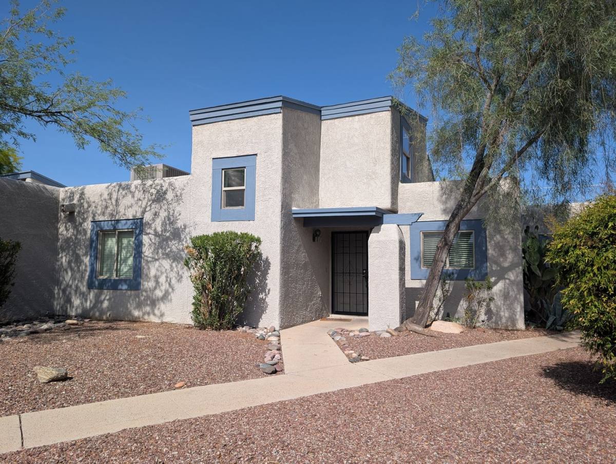 Townhouse for rent at 3460 N Richland Dr, Tucson, AZ 85719