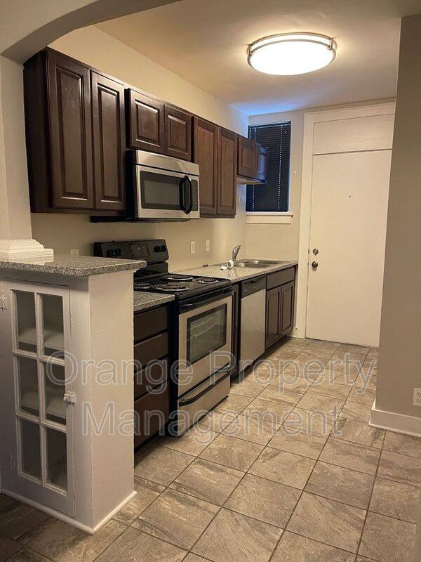 Apartment for rent at 812 N 33rd St #2, Omaha, NE 68131