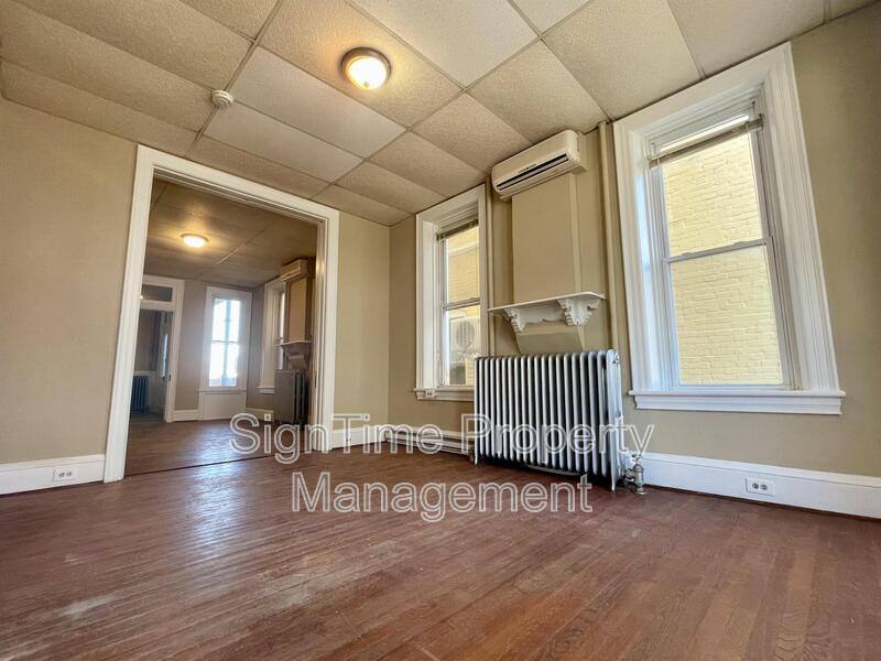Apartment for rent at 222 Summit Ave #1F, Hagerstown, MD 21740