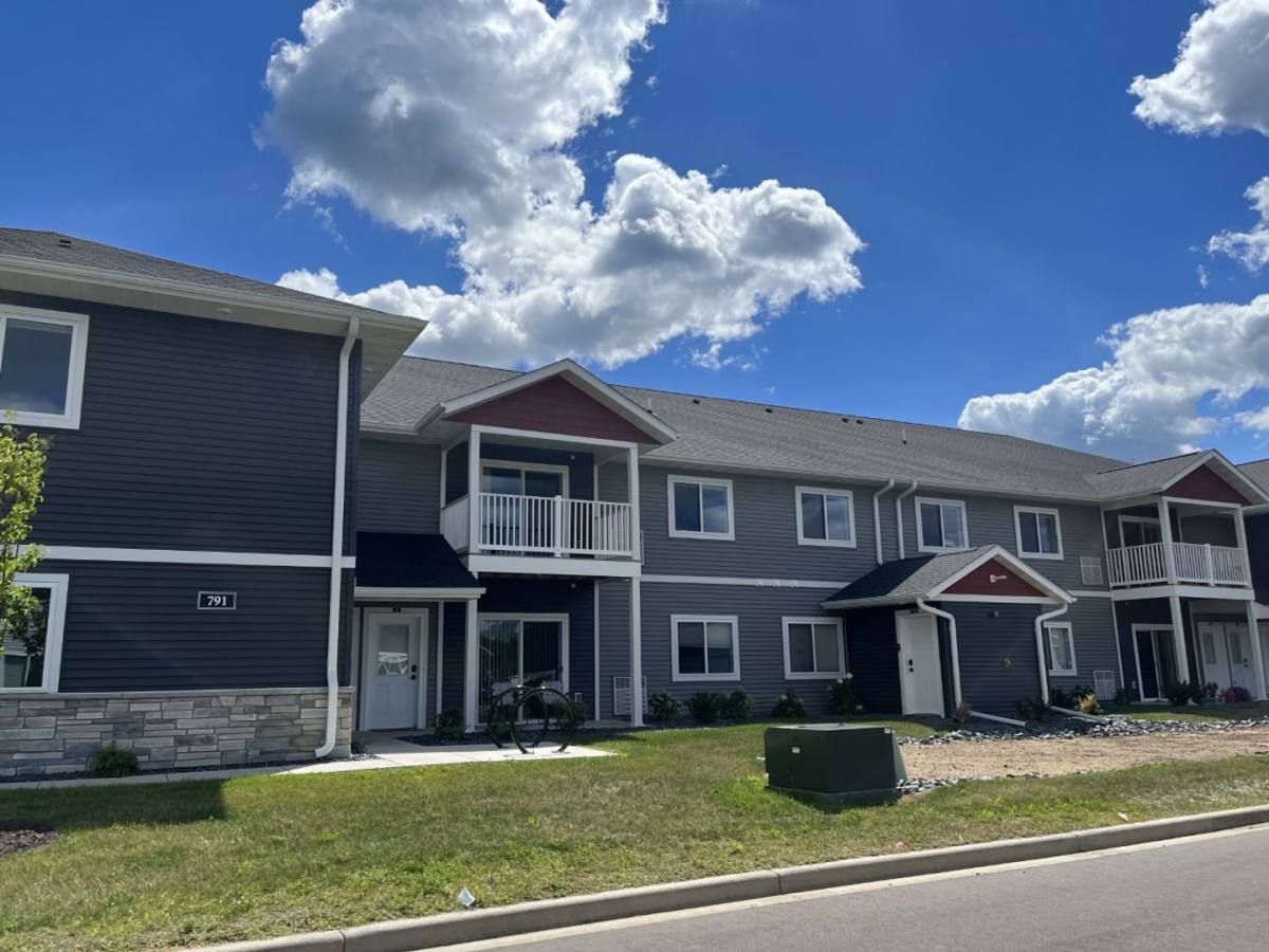 Apartment for rent at 791 Peregrine Circle, River Falls, WI 54022