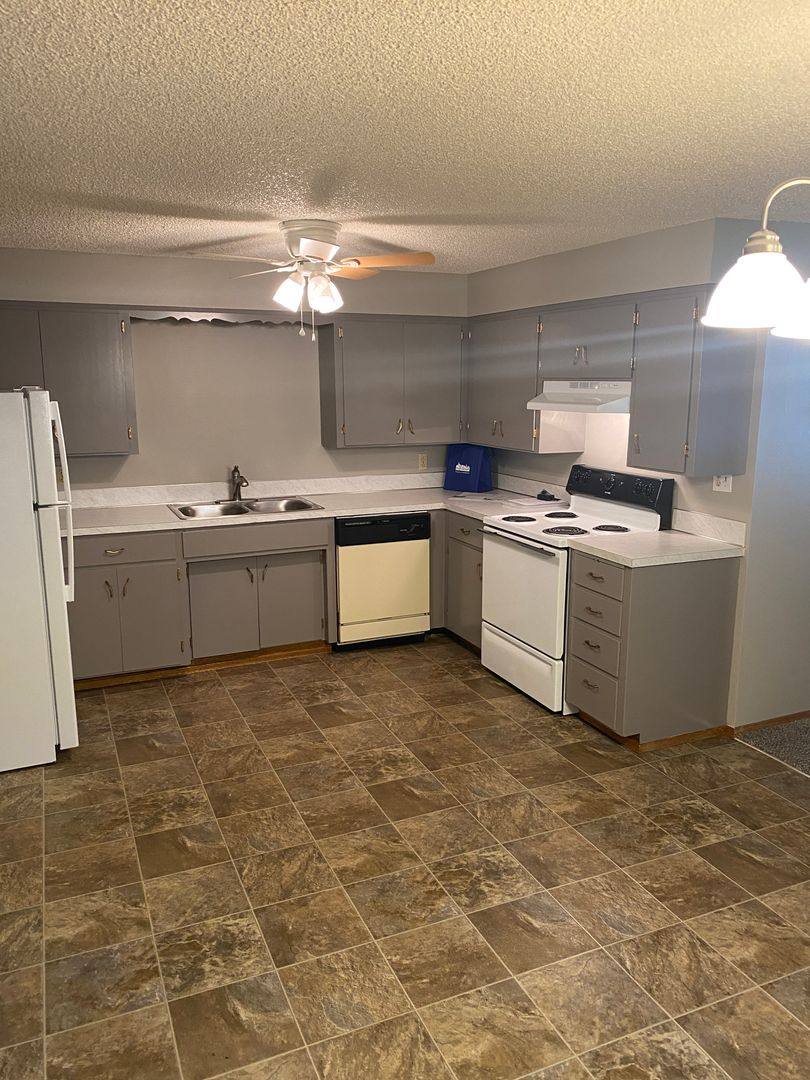 Apartment for rent at 911 S 42nd Ave, Yakima, WA 98908