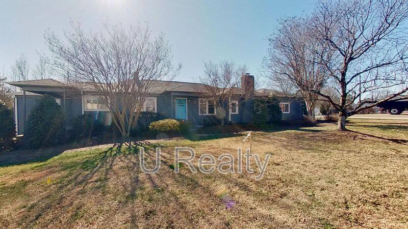 House for rent at 3740 Pleasant Plains Rd, Matthews, NC 28104