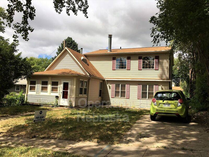 House for rent at 4214 Pierce St, Omaha, NE 68105