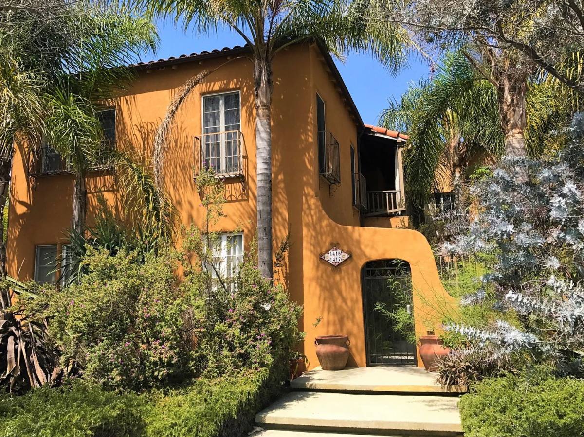 Apartment for rent at 1415 S Sierra Bonita Ave, Los Angeles, CA 90019
