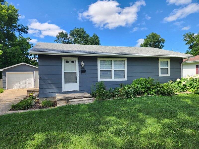 House for rent at 1302 SW Lynn Dr, Ankeny, IA 50023
