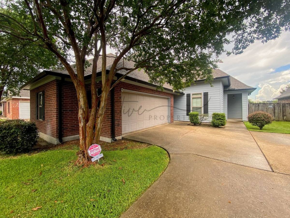House for rent at 2131 La Cache Dr, Lake Charles, LA 70601