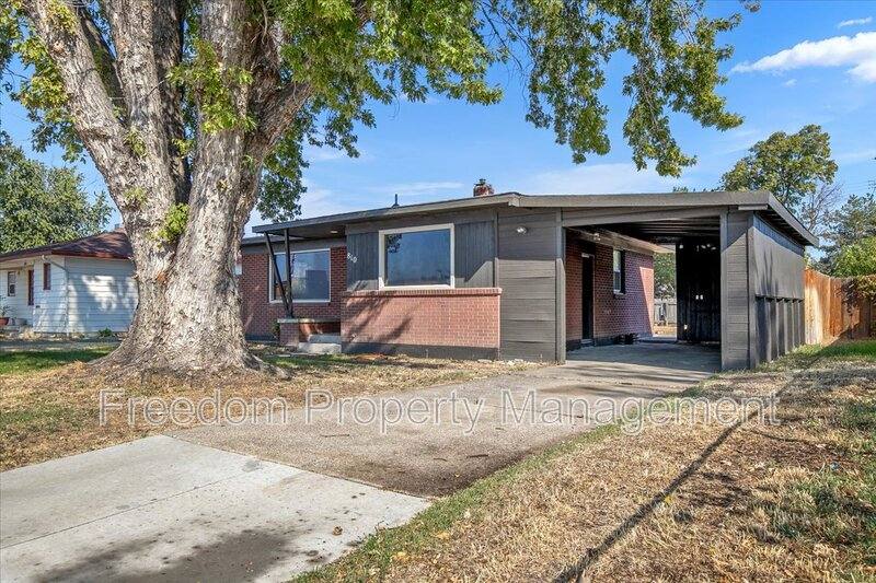 House for rent at 810 N 6th E St, Mountain Home, ID 83647