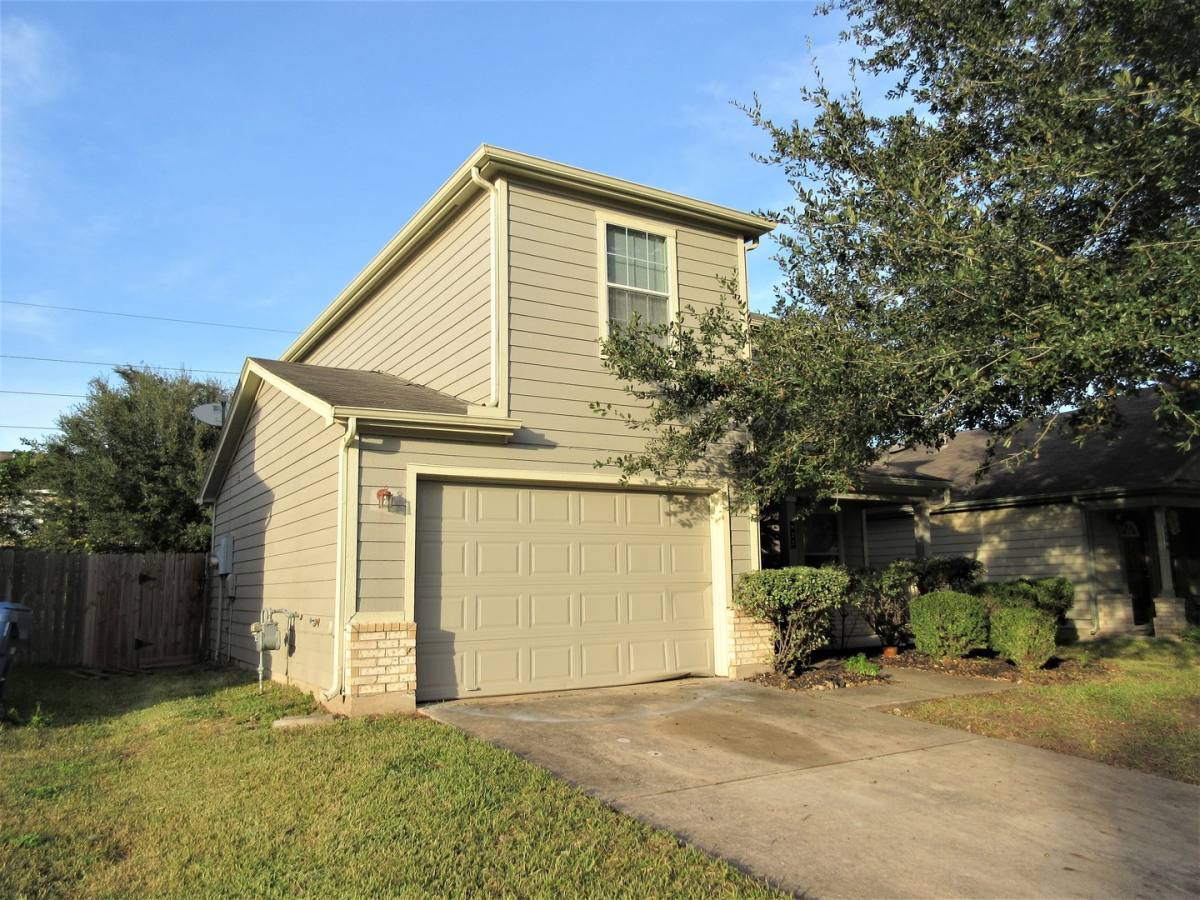 House for rent at 822 Grand Plains Dr, Houston, TX 77090