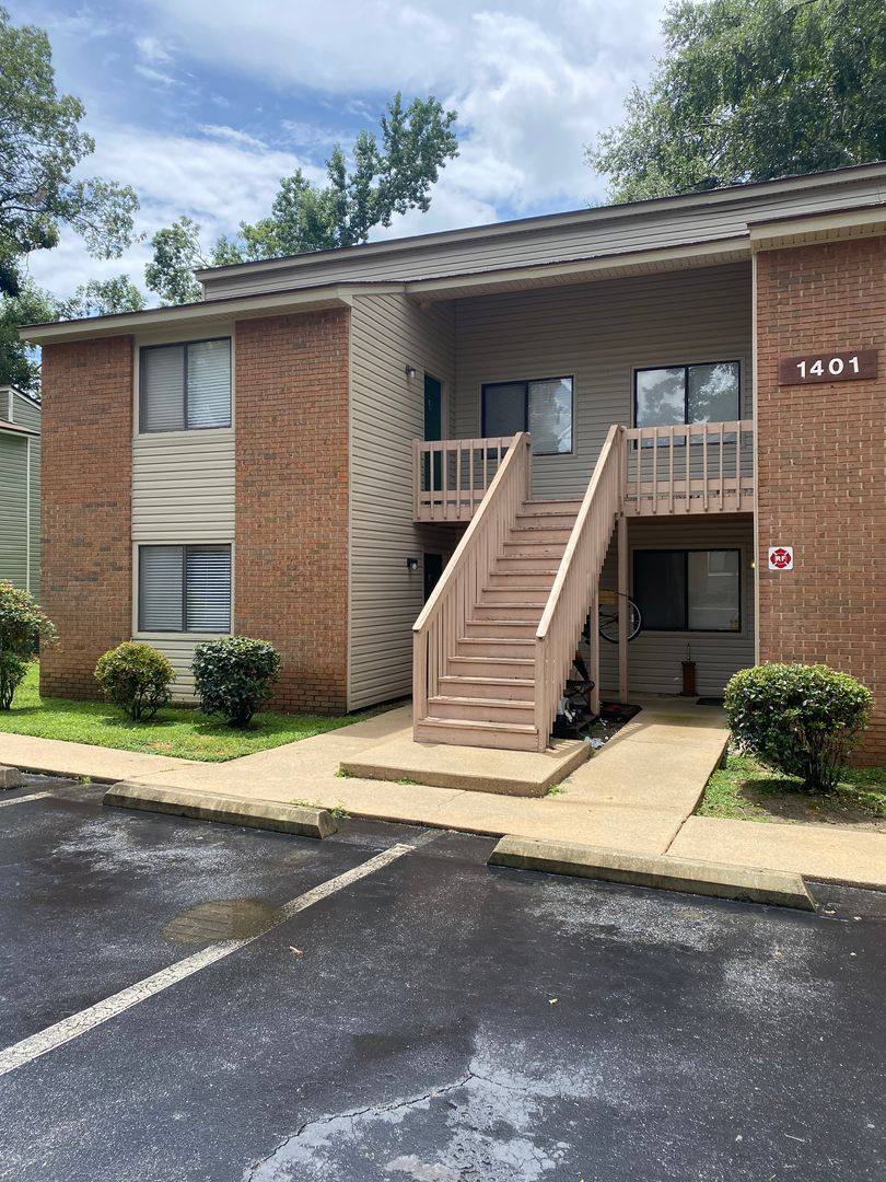 Apartment for rent at 1401 Willow Bend Way, Tallahassee, FL 32301