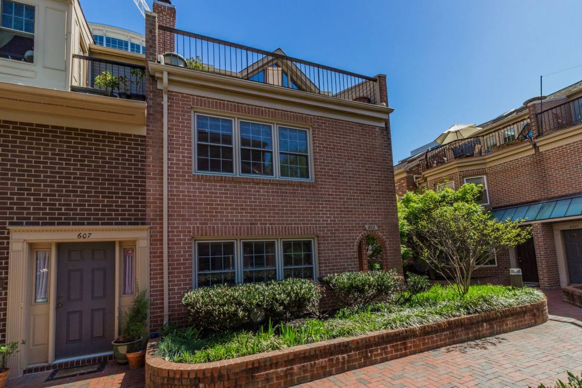 House for rent at 603 Tazewell St #N, Arlington, VA 22203