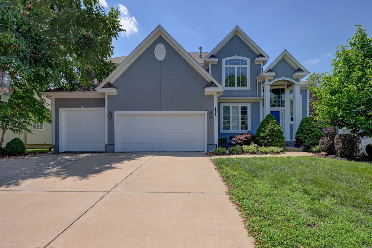 House for rent at 14400 Grandview St, Overland Park, KS 66221