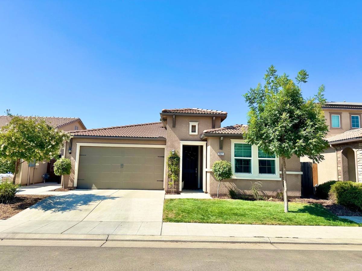 House for rent at 3021 Heritage Ave, Clovis, CA 93619