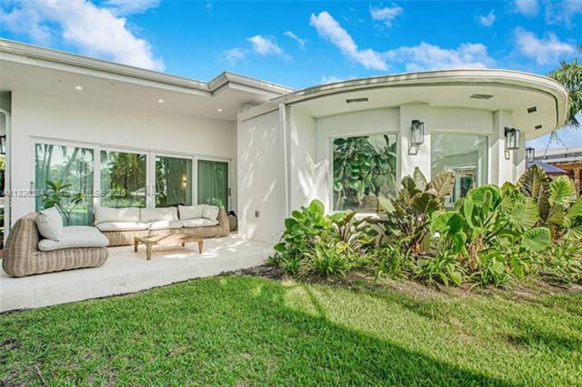 House for rent at 815 NE 76th St, Miami, FL 33138