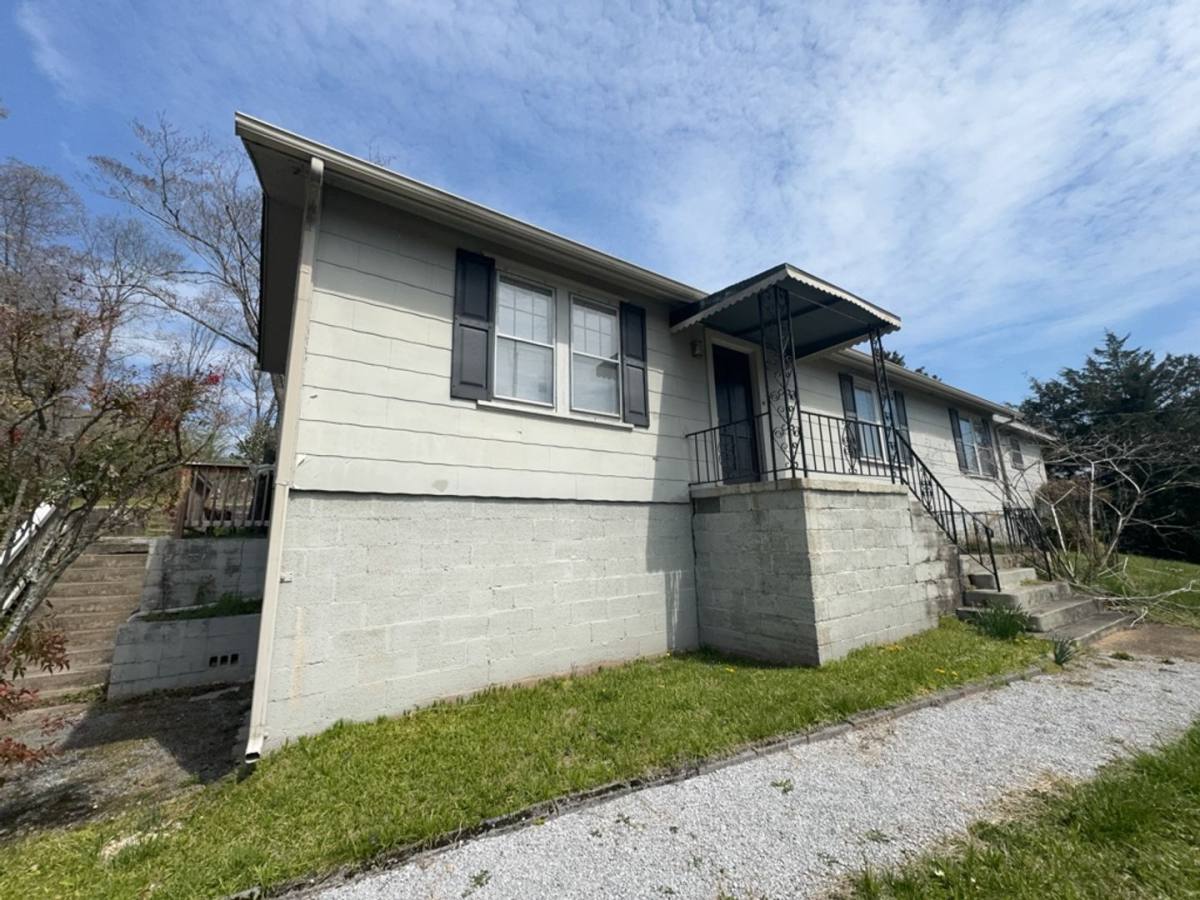 House for rent at 8817 Apison Pike, Ooltewah, TN 37363