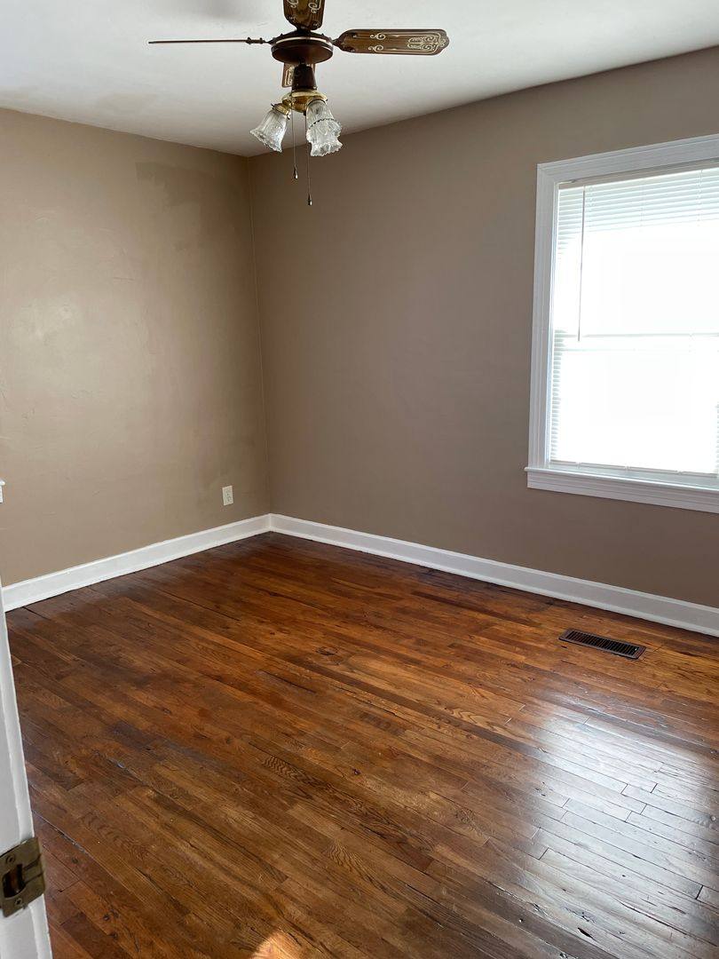 House for rent at 904 E 14th St, Bowling Green, KY 42101