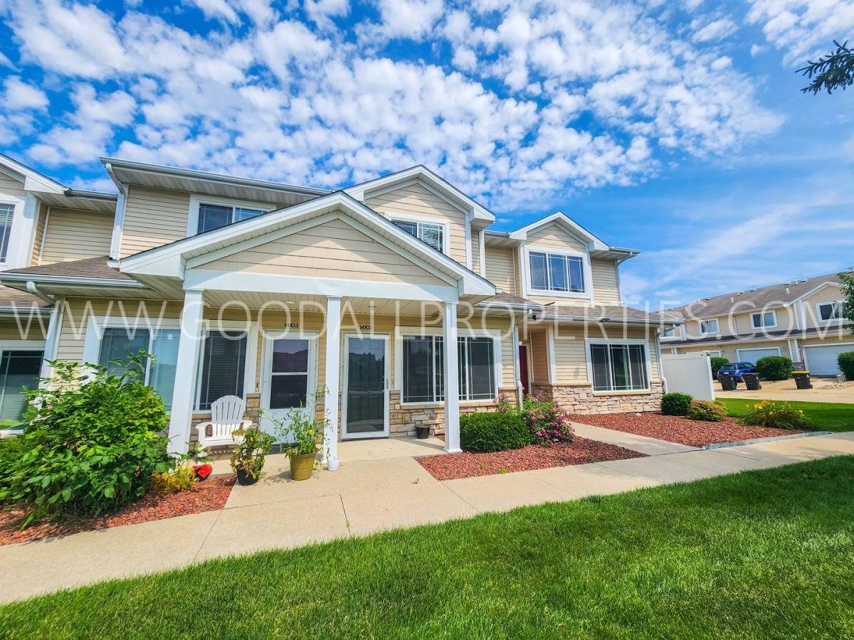 Townhouse for rent at 8601 Westown Parkway, West Des Moines, IA 50266