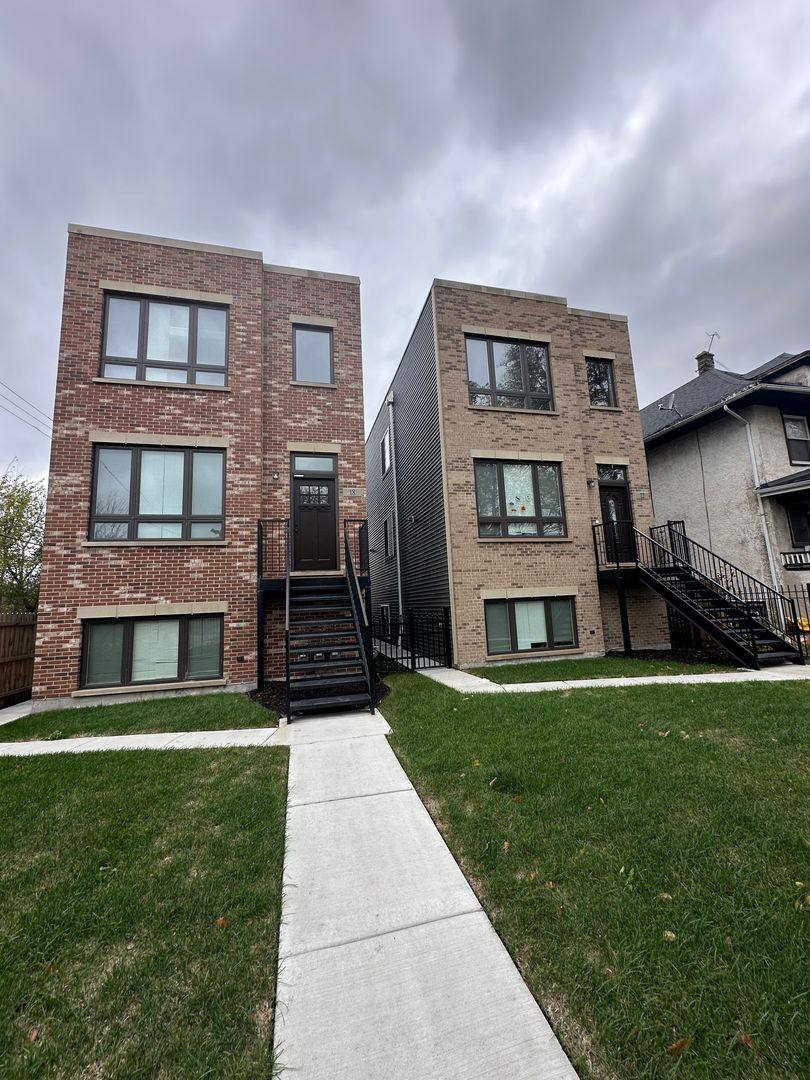 Apartment for rent at 22 N Parkside Ave, Chicago, IL 60644