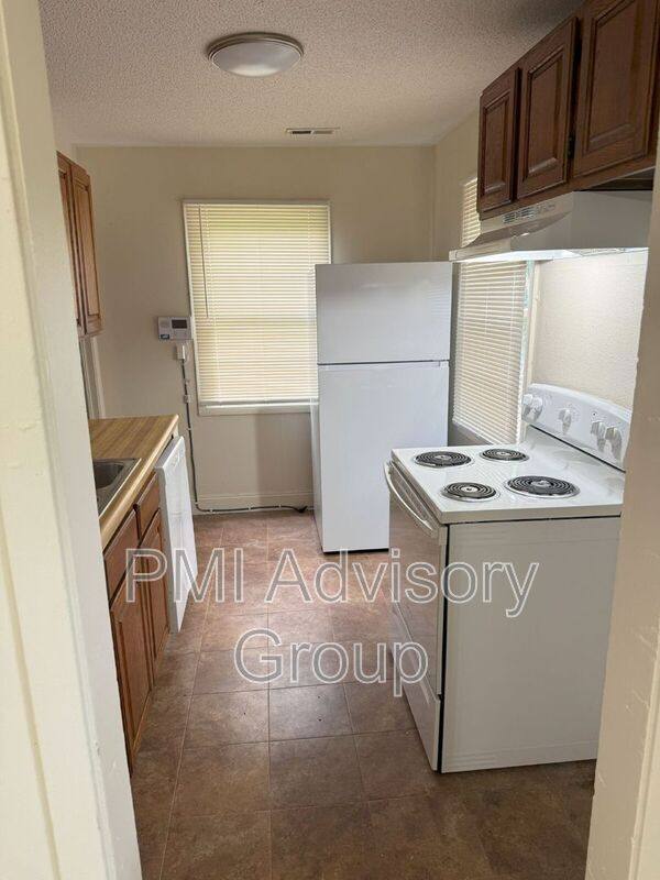 House for rent at 412 SE 33rd Terrace, Topeka, KS 66605