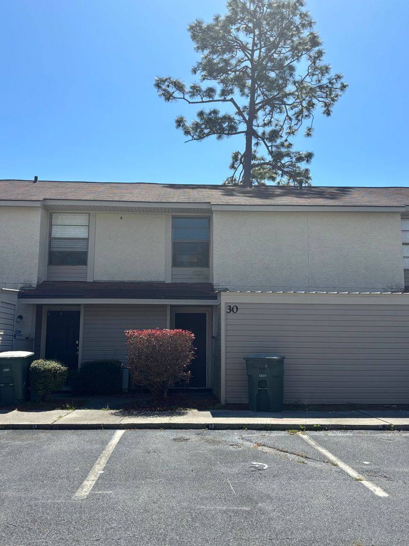 Townhouse for rent at 901 Olmstead Dr, Hinesville, GA 31313