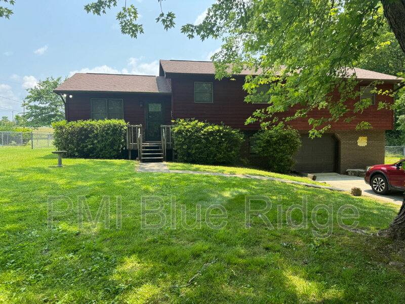 House for rent at 10 Laurel Brook Dr, Hendersonville, NC 28792