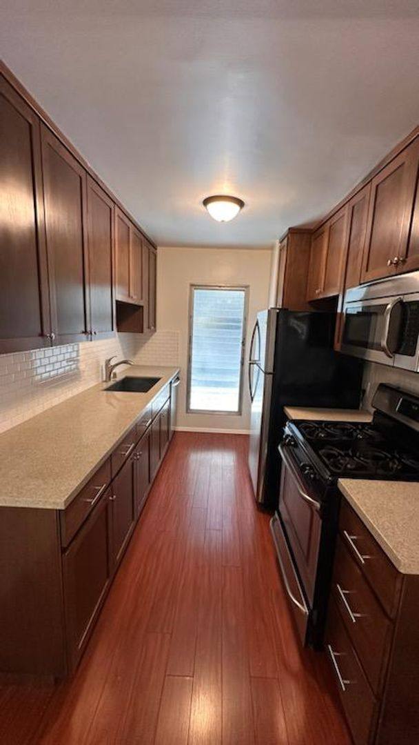 Apartment for rent at 1047 N Stanley Ave, Los Angeles, CA 90046