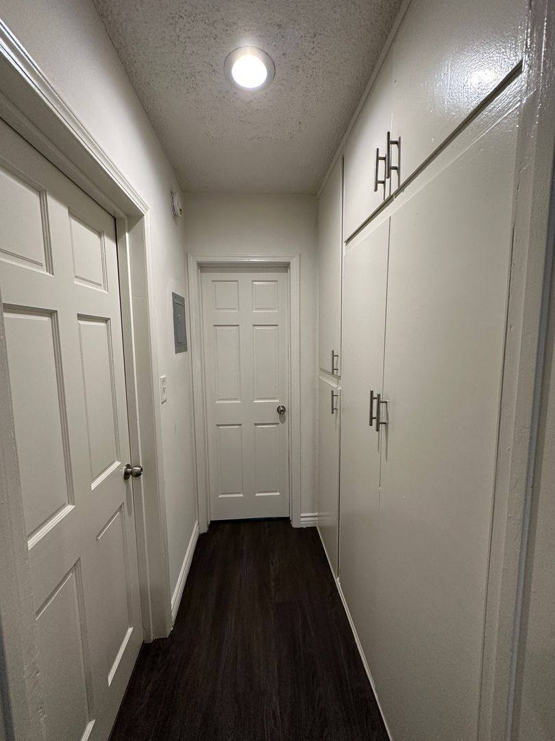 Apartment for rent at 1047 N Stanley Ave, Los Angeles, CA 90046