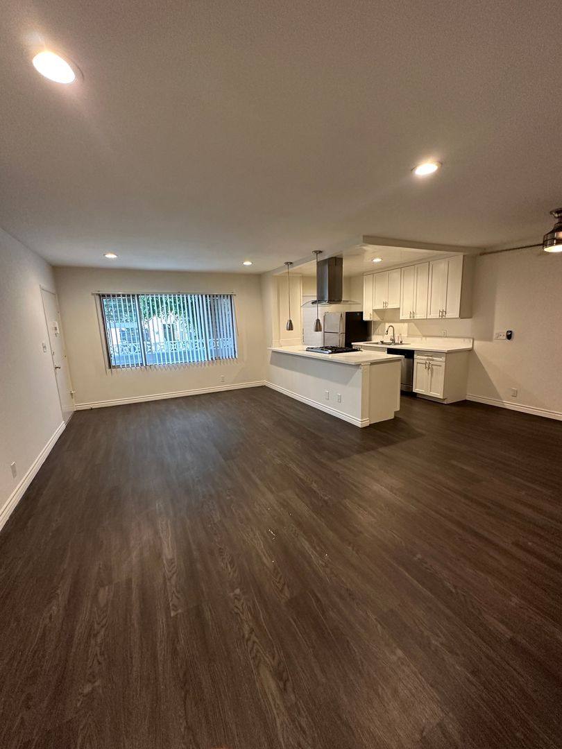 Apartment for rent at 1047 N Stanley Ave, Los Angeles, CA 90046
