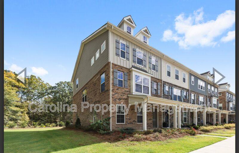 Townhouse for rent at 10013 Hemingway Place, Charlotte, NC 28277