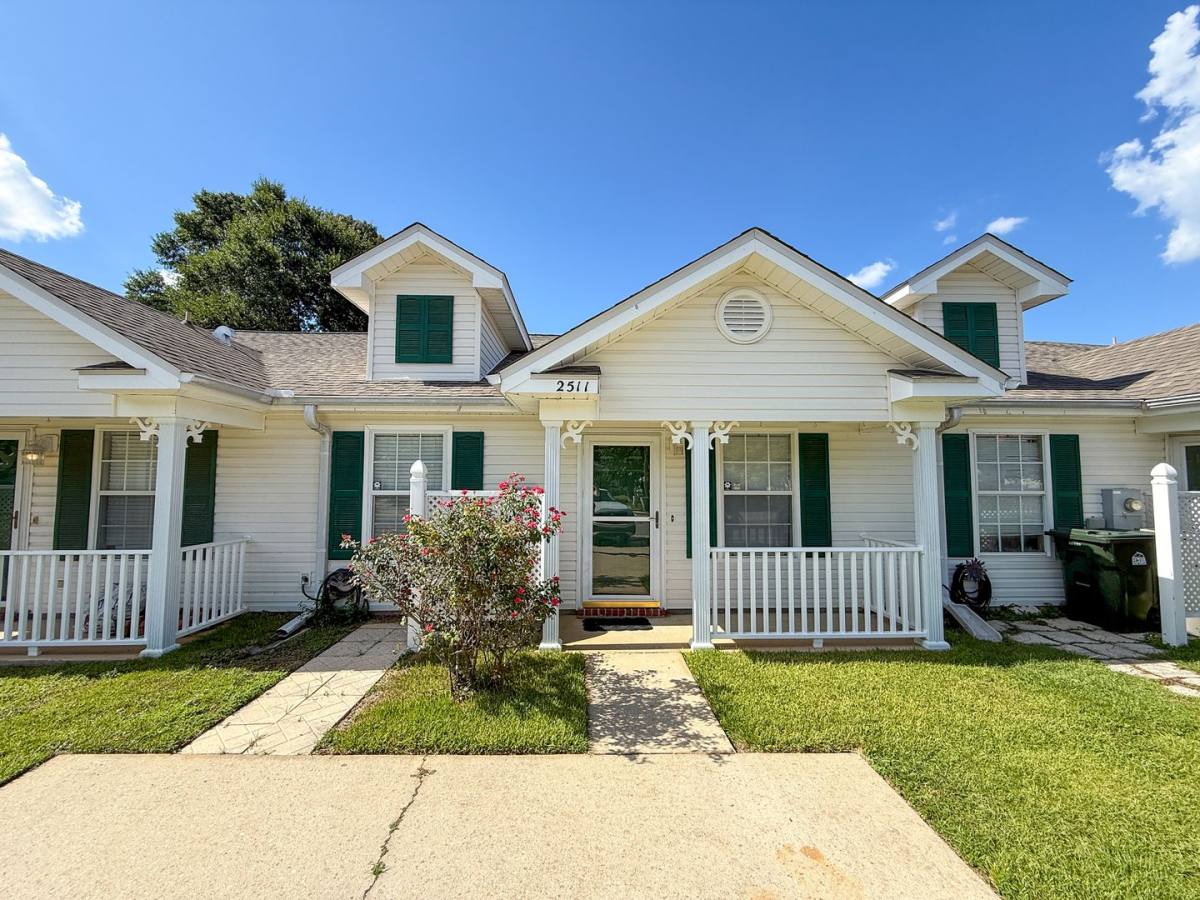 Townhouse for rent at 2511 Trailwood Dr, Cantonment, FL 32533