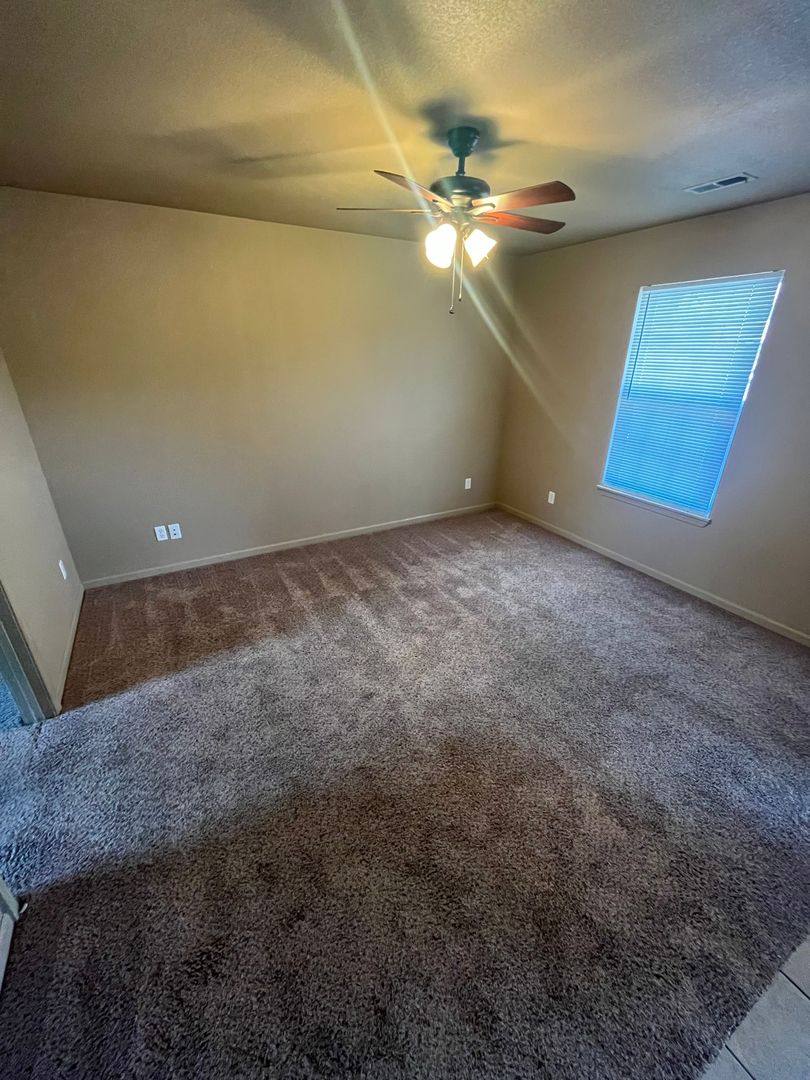 Apartment for rent at 16524 Hunters Ridge, Saint Robert, MO 65584