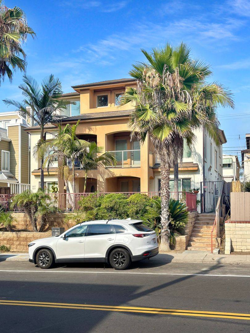 Townhouse for rent at 3875 Riviera Dr, San Diego, CA 92109