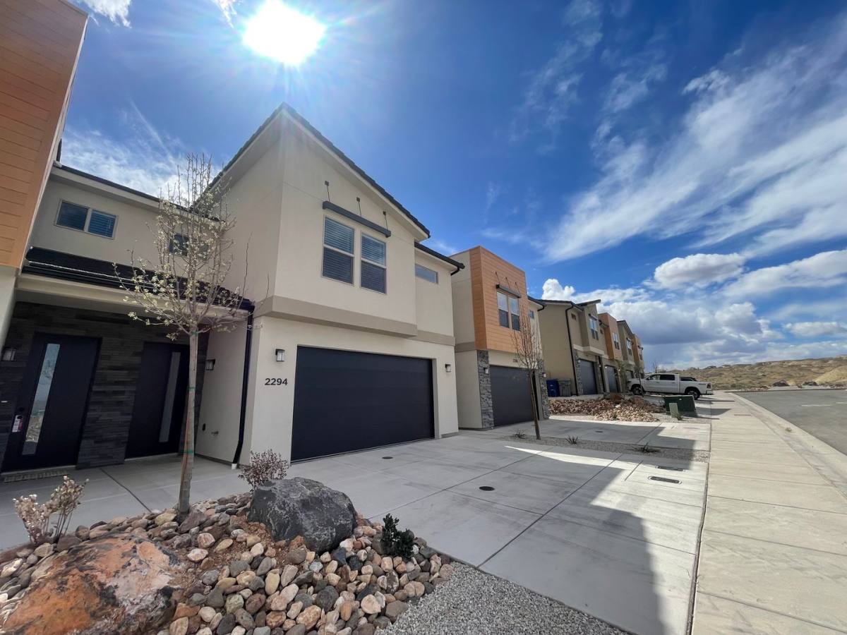 Townhouse for rent at 2294 E Alexander Lane, Saint George, UT 84790