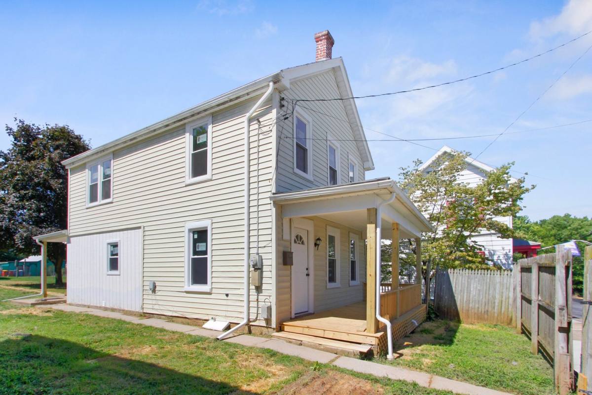 House for rent at 46 W Dahlgren St, Greencastle, PA 17225