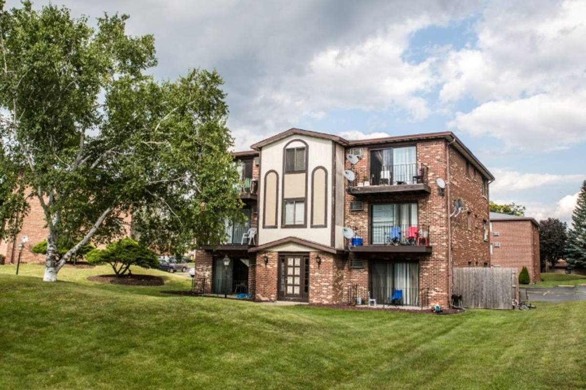 Apartment for rent at 625 W 65th St, Westmont, IL 60559