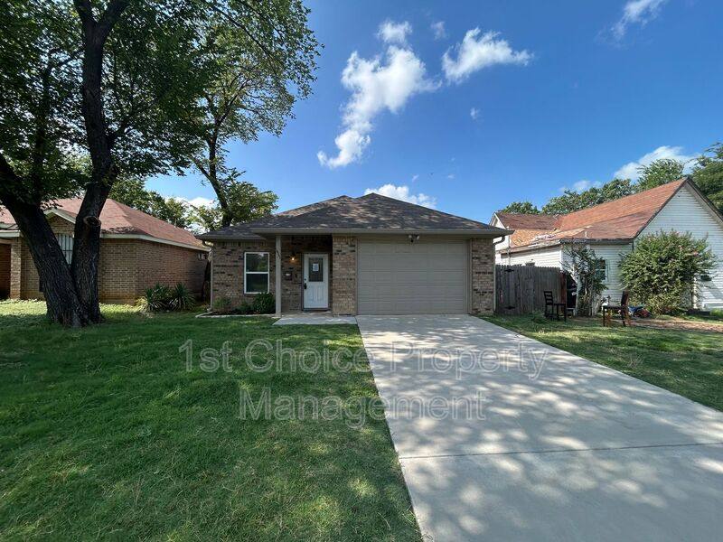 House for rent at 1431 E Maddox Ave, Fort Worth, TX 76104