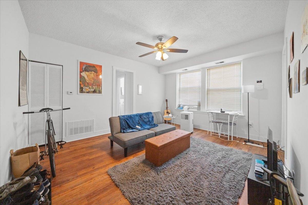 Apartment for rent at 3727 N Pine Grove Ave, Chicago, IL 60613