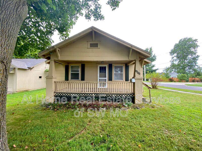 House for rent at 1900 E Cairo St, Springfield, MO 65802