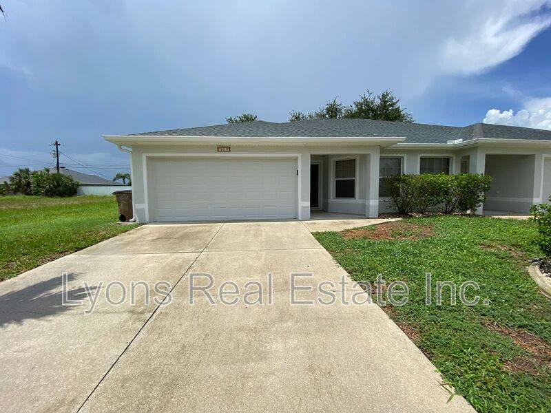 Apartment for rent at 909 SE 14th St, Cape Coral, FL 33990