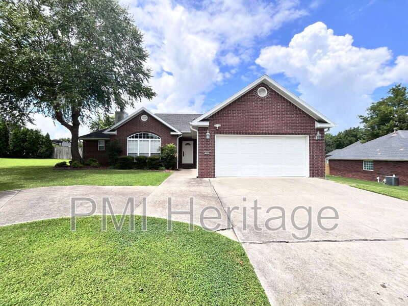 House for rent at 208 Tunbridge Dr, Bentonville, AR 72712