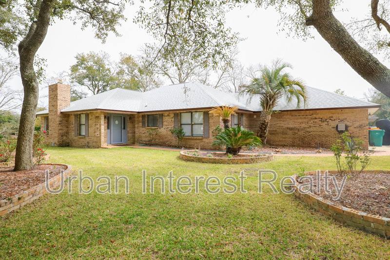House for rent at 424 Beach Dr, Destin, FL 32541