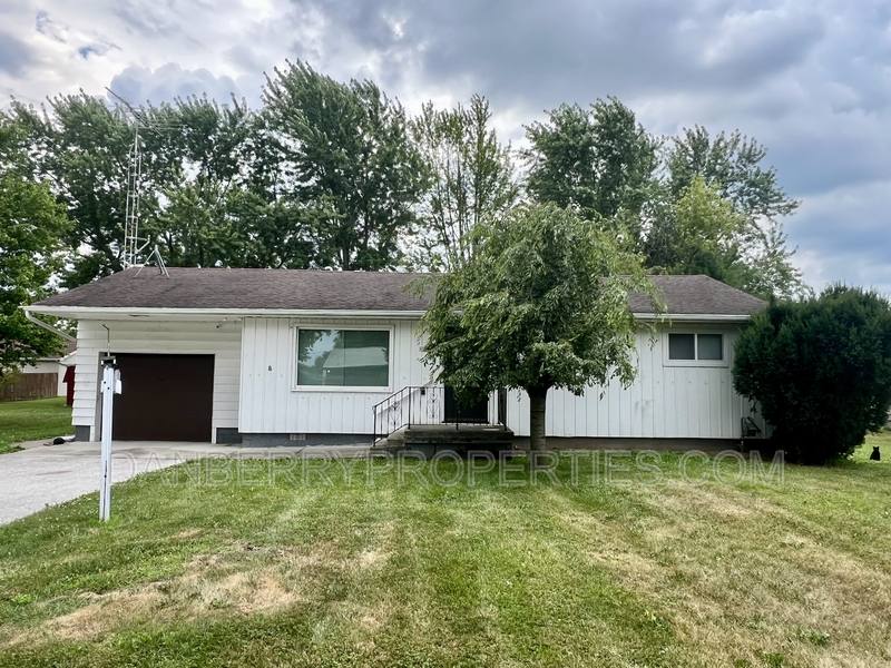 House for rent at 12560 Hughes St, Fostoria, OH 44830