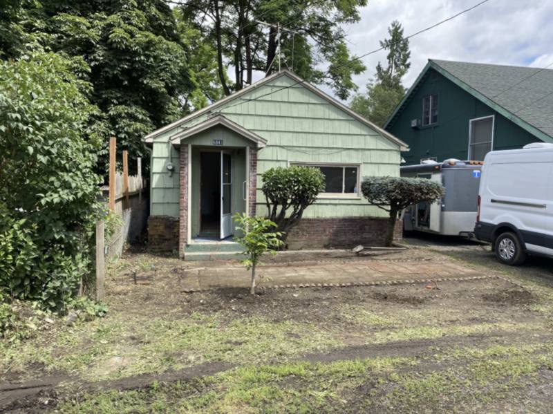 House for rent at 6841 SE Brehaut St, Portland, OR 97222
