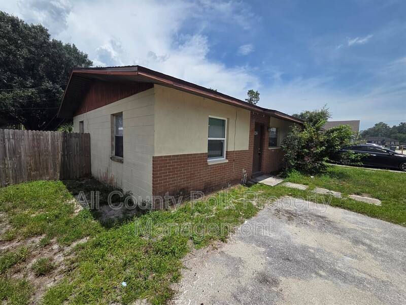 Apartment for rent at 1422 Moonlite Dr, Lakeland, FL 33801
