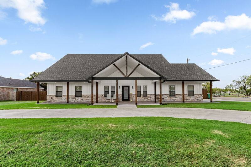 House for rent at 304 Mariners Way, Wichita Falls, TX 76308
