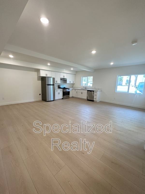 Apartment for rent at 824 E Windsor Rd #13, Glendale, CA 91205