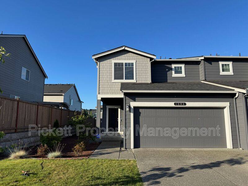 Townhouse for rent at 6500 Hornet Circle NE, Bremerton, WA 98311