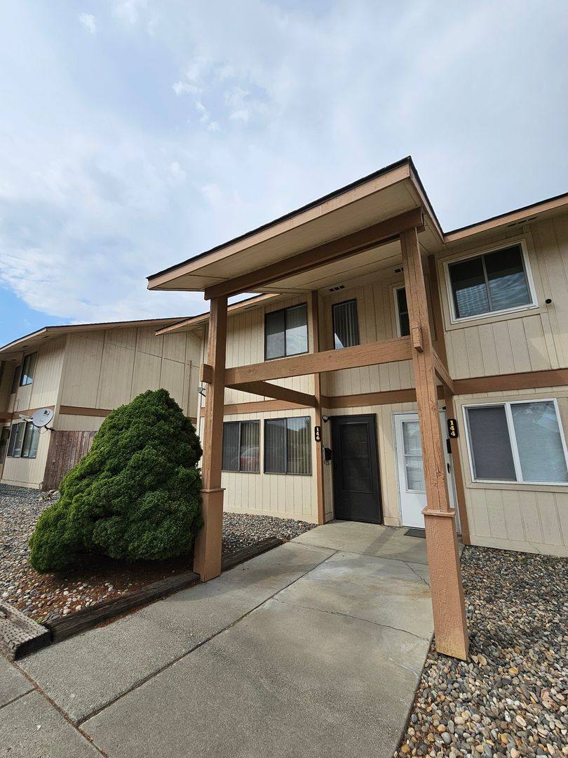 Townhouse for rent at 146 Van Giesen St, Richland, WA 99354