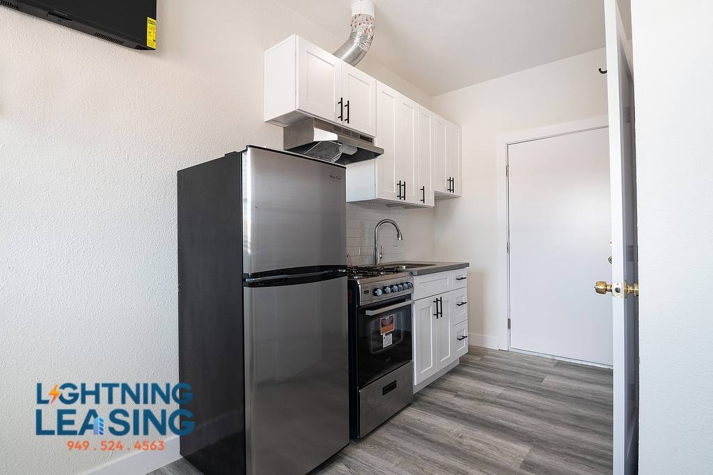 Apartment for rent at 440 2 3 E 27th St #204D, Los Angeles, CA 90011